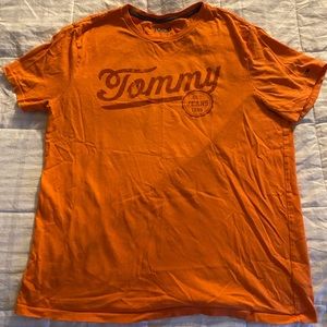 Men’s Tommy Hilfiger jeans tee shirt